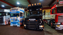 20251019-Tom-Holding-00411